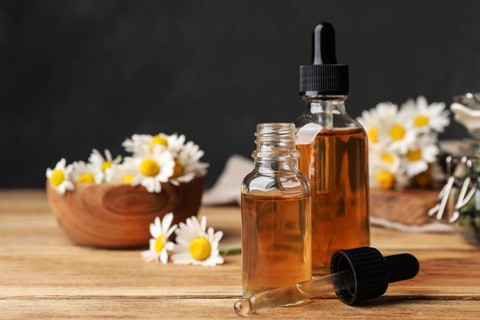  Ilustrasi essential oil. Foto: Shutter Stock