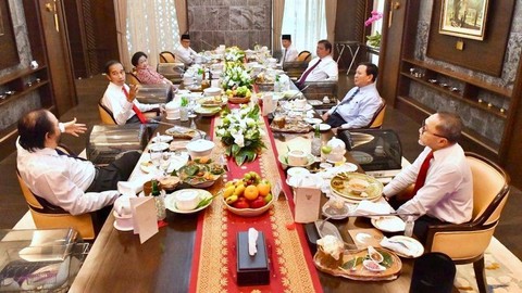 Suasana saat Presiden Jokowi makan siang bersama ketua parpol di Istana Merdeka, Rabu (15/6/2022). Foto: Agus Suparto/Presidential Palace