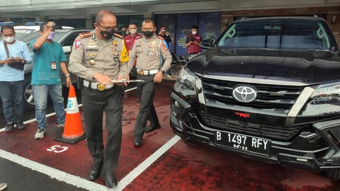 Jumpa pers kasus mobil pelat RFY terobos jalur Busway di Pancoran, Jakarta Selatan, Rabu (15/6/2022). Foto: Jonathan Devin/kumparan