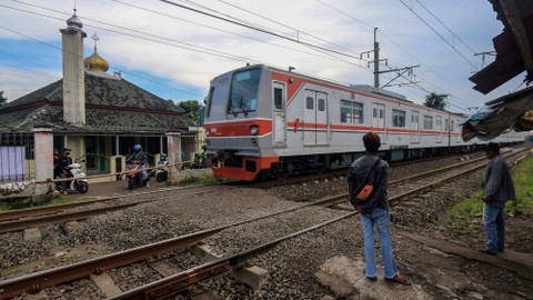 SEBAGAI ILUSTRASI: Perlintasan kereta api di Bojong Gede, Kabupaten Bogor, Jawa Barat, Kamis (16/6/2022). Foto: Yulius Satria Wijaya/Antara Foto