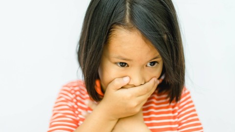 Ilustrasi anak mual dan muntah. Foto: MIA Studio/Shutterstock