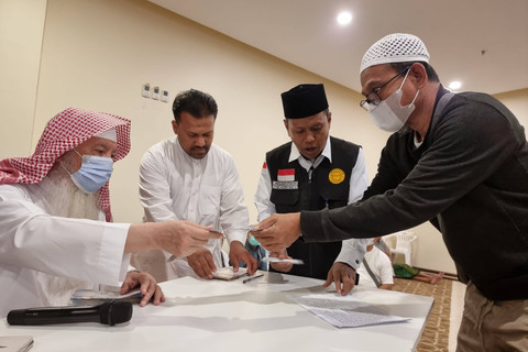 Jemaah haji Aceh terima dana wakaf Habib Bugak Asyi. Foto: Muhammad Iqbal/kumparan