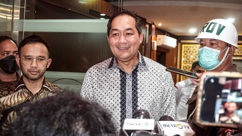 Eks Mendag Muhammad Lutfi usai diperiksa Kejaksaan Agung selama 12 Jam di Kejaksaan Agung RI pada Rabu (22/6/2022). Foto: Iqbal Firdaus/kumparan