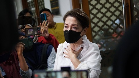 Artis senior Widyawati di Rumah Duka RSPAD Gatot Soebroto, Jakarta, Kamis (23/6/2022). Foto: Jamal Ramadhan/kumparan