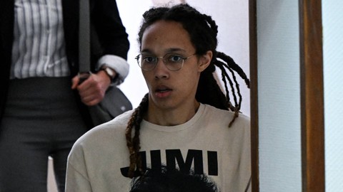 Atlet Basket Wanita asal AS Brittney Griner Dibebaskan dari Penjara Rusia  (1)