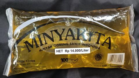 Produk Minyak Kita, minyak goreng kemasan sederhana Rp 14.000/L Kementerian Perdagangan. Foto: Akbar Maulana/kumparan