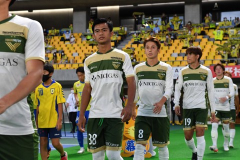 Pratama Arhan saat menjalani debut bersama Tokyo Verdy. Foto: Tokyo Verdy