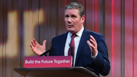 Pemimpin Partai Buruh oposisi utama Inggris Keir Starmer berbicara pada hari kedua Konferensi Partai Buruh Skotlandia di Glasgow, Skotlandia pada 5 Maret 2022. Foto: Andy Buchanan/AFP