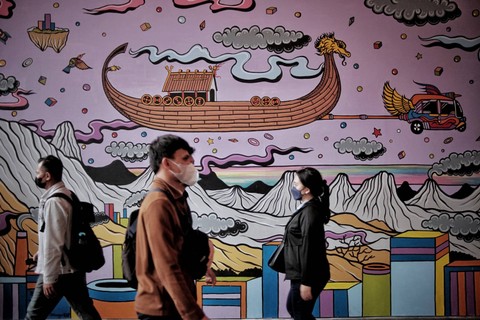 Jokowi soal Nasib PPKM: Keppres Belum Sampai di Meja Saya (1)