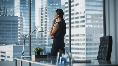 Ilustrasi perempuan karier. Foto: Gorodenkoff/Shutterstock