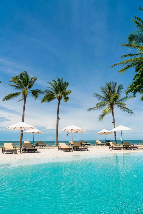 Ilustrasi hotel dengan pemandangan terindah di dunia. Foto: gowithstock/Shutterstock