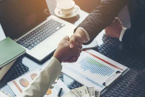 Ilustrasi menjaga relasi. Foto: Shutterstock