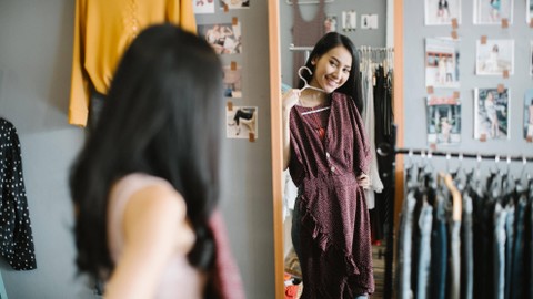 Ilustrasi Memilih Model Baju untuk Menutupi Perut Buncit.. Foto: AnemStyle/Shutterstock
