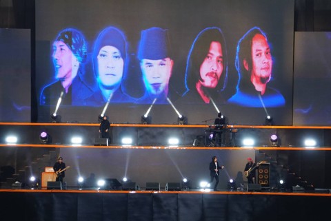 Dewa 19 ft. Virzha di Grand Launching JIS. Foto: Iqbal Firdaus/kumparan