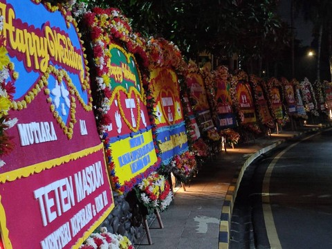Foto: Karangan Bunga Membanjiri Lokasi Pernikahan Putri Anies Baswedan