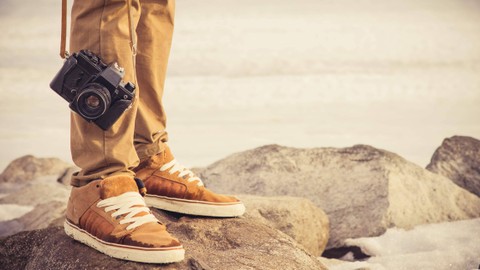 Ilustrasi sepatu sneakers. Foto: everst/Shutterstock