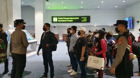 12 WNI korban penipuan perusahaan online scam di Kamboja tiba di Indonesia, Jumat (5/8/2022). Foto: Kemlu RI
