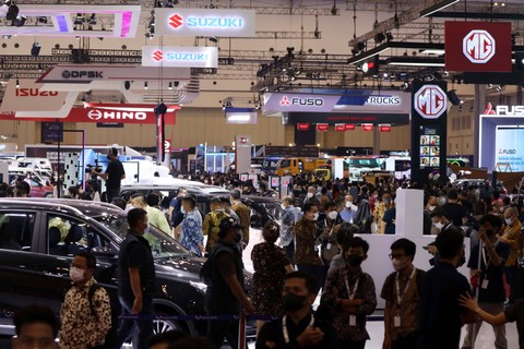 Suasana pameran GIIAS 2022 di ICE BSD, Tangerang, Kamis (11/8). Foto: Aditia Noviansyah/kumparan