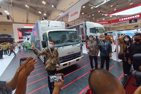 Perkenalan Isuzu Elf Electric Vehicle (EV) di GIIAS 2022. Foto: Rizki Fajar Novanto/kumparan