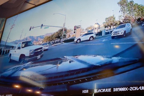 Contoh rekaman dashcam di mobil sebagai bukti terlibat kecelakaan di jalan. Foto: Aditya Pratama Niagara/kumparan