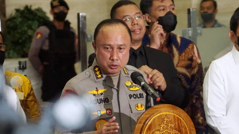 Irwasum Polri Komjen Pol Agung Budi Maryoto saat melakukan konpers terkait kasus Ferdy Sambo, Jumat (19/8/2022). Foto: Iqbal Firdaus/kumparan