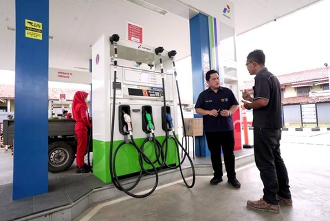 Menteri BUMN Erick Thohir sidak ke SPBU Pertamina di Tangerang, Sabtu (20/8/2022). Foto: Kementerian BUMN
