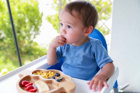 Ilustrasi anak makan. Foto: Shutterstock