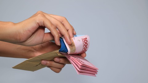 Ilustrasi THR. Foto: Melimey/Shutterstock