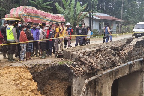 Banjir Bandang dan Longsor Terjang Desa Jangga Dolok Toba, 1 Rumah Warga Hancur (1)