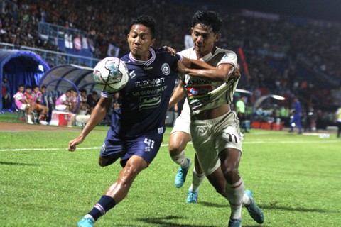 Hasil Liga 1: Gol Michael Krmencik Bawa Persija Bungkam Arema FC di Kanjuruhan (1)