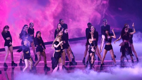 Blackpink tampil di atas panggung selama MTV Video Music Awards di Prudential Center di Newark, New Jersey pada 28 Agustus 2022. Foto: ANGELA WEISS / AFP