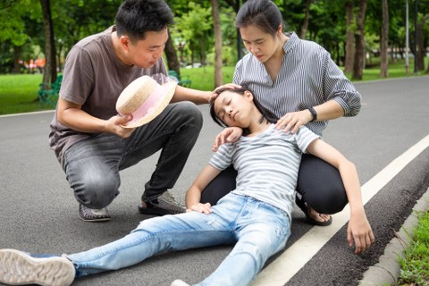 Ilustrasi anak terkena heatstroke. Foto: CGN089/Shutterstock
