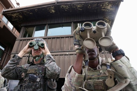 Tentara AS dan Korea Selatan mengambil bagian dalam latihan militer bersama Korea Selatan-AS Ulchi Freedom Shield (UFS), di Rodriguez Live Fire Complex di Pocheon, Korea Selatan.  Foto: Kim Hong -Ji/REUTERS