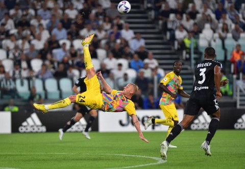 Pemain Spezia Viktor Kovalenko saat pertandingan Serie A di Allianz Stadium, Turin, Italia. Foto: Massimo Pinca/Reuters