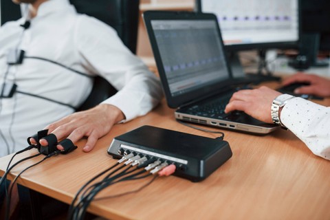 Ilustrasi lie detector atau pendeteksi kebohongan. Foto: Shutterstock
