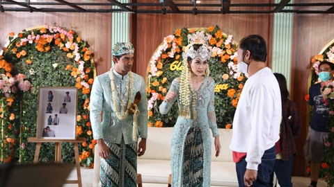 Cuplikan adegan film mendarat darurat Foto: MD Pictures