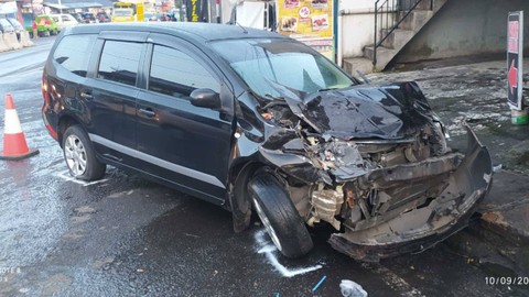 Kondisi mobil usai terlibat kecelakaan di Kertek Wonosobo. Foto: Dok. Istimewa
