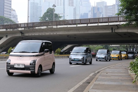 Penyerahan perdana mobil listrik Wuling Air ev kepada konsumen di Jakarta (10/9/2022). Foto: Wuling Motor Indonesia
