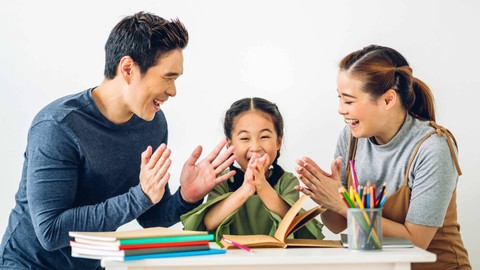 Ilustrasi hubungan orang tua dan anak yang erat. Foto: Art_Photo/Shutterstock