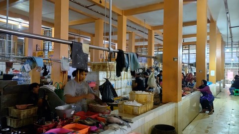 Suasana Pasar Beringharjo, Yogyakarta, Rabu (14/9/2022). Foto: Arfiansyah Panji/kumparan