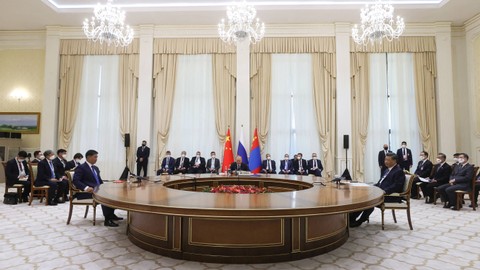 Putin Ajak Xi Jinping Perkuat Kerja Sama Militer, Puji Usaha Lawan Barat (2)