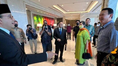 Momen Gubernur DKI Jakarta Anies Rasyid Baswedan bertemu Basuki Tjahaja Purnama alias Ahok, di InterContinental, Jakarta Selatan, Minggu (18/9). Foto: Dok. Istimewa