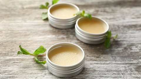Ilustrasi lip balm. Foto: Africa Studio/Shutterstock