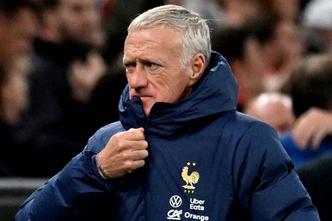 Pelatih Prancis Didier Deschamps terlihat sedih setelah pertandingan Denmark vs Prancis di Stadion Parken, Kopenhagen, Denmark, Sabtu (25/9/2022). Foto: Fabian Bimmer/REUTERS
