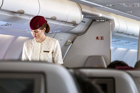 Pramugari Qatar Airways. Foto: RUBEN M RAMOS/Shutterstock