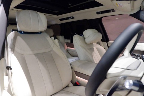 Mobil baru Range Rover 2022 meluncur. di Indonesia Foto: Aditya Pratama Niagara/kumparan
