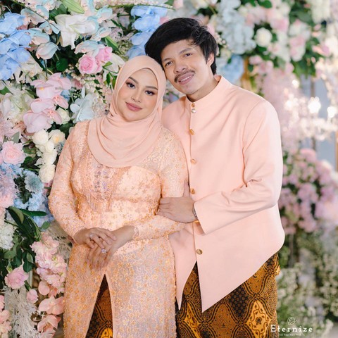 Tedak Siten putri pertama Aurel Hermansyah dan Atta Halilintar. Foto: Instagram/@attahalilintar