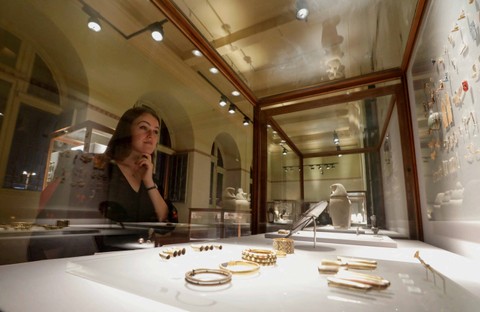 Artefak Firaun dipamerkan di Museum Mesir saat perayaan Hari Pariwisata Dunia, di Kairo, Mesir, Selasa (27/9/2022). Foto: Mohamed Abd El Ghany/Reuters