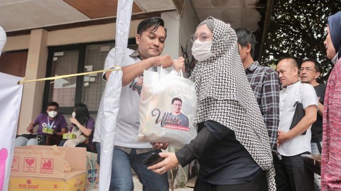 Pelaku UMKM di Bandung menghadiri kegiatan Sertifikasi Halal dan Bazar Sembako Murah yang digelar Relawan UKM Sahabat Sandi Bandung di Kedai Kopi Salarea, Kota Bandung, Jawa Barat. Foto: Dok. Istimewa
