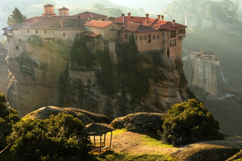  Ilustrasi Meteora di Yunani. Foto: Shutterstock